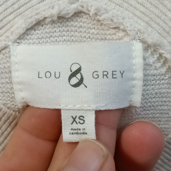 Lou & Grey Women's Beige V-Neck Sweater - Picture 2 of 4